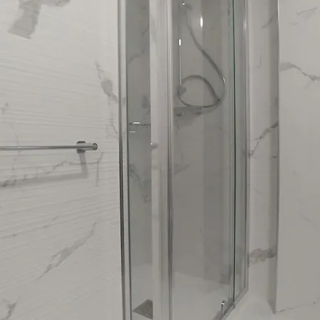 Moderno En Zona Antigua