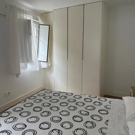 Moderno En Zona Antigua